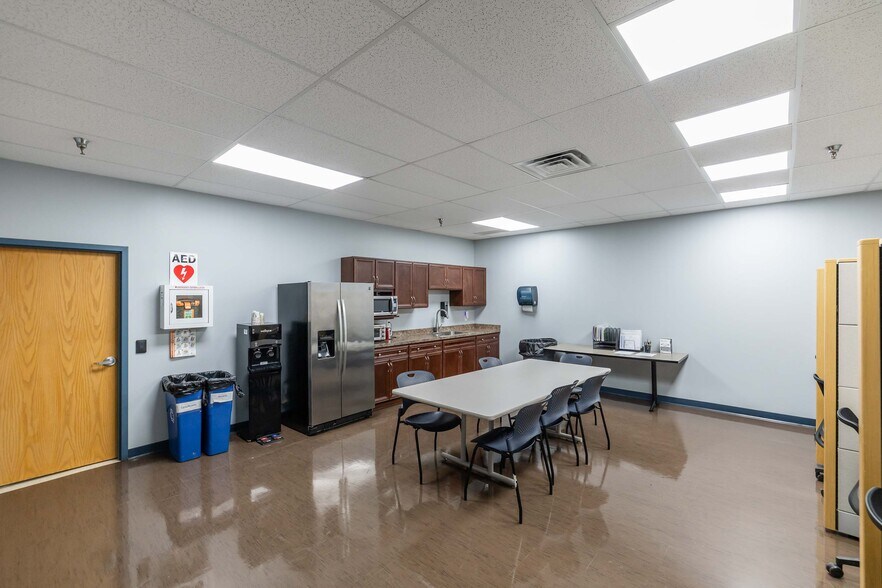 More Photos Of 580 Fishers Station Dr, Victor Warehouse For Lease