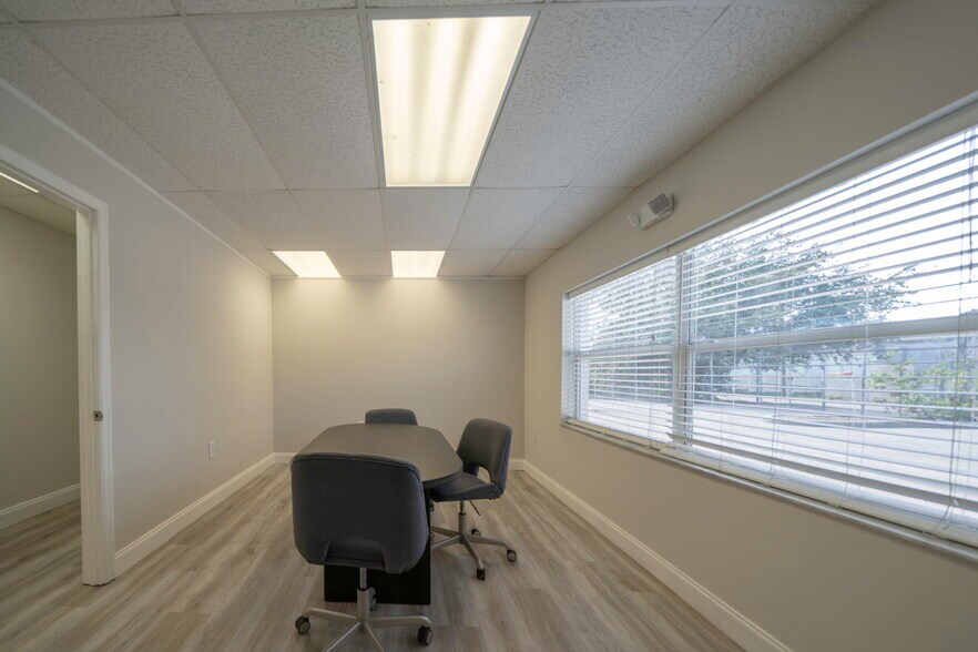 More Photos Of 25451 Fortran Dr, Punta Gorda Warehouse For Sale