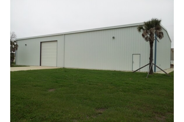 More Photos Of 7529 Blimp Base Rd, Hitchcock Warehouse For Lease