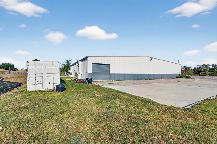 More Photos Of 2606 Cherry Brook Ln, Pasadena Warehouse For Sale