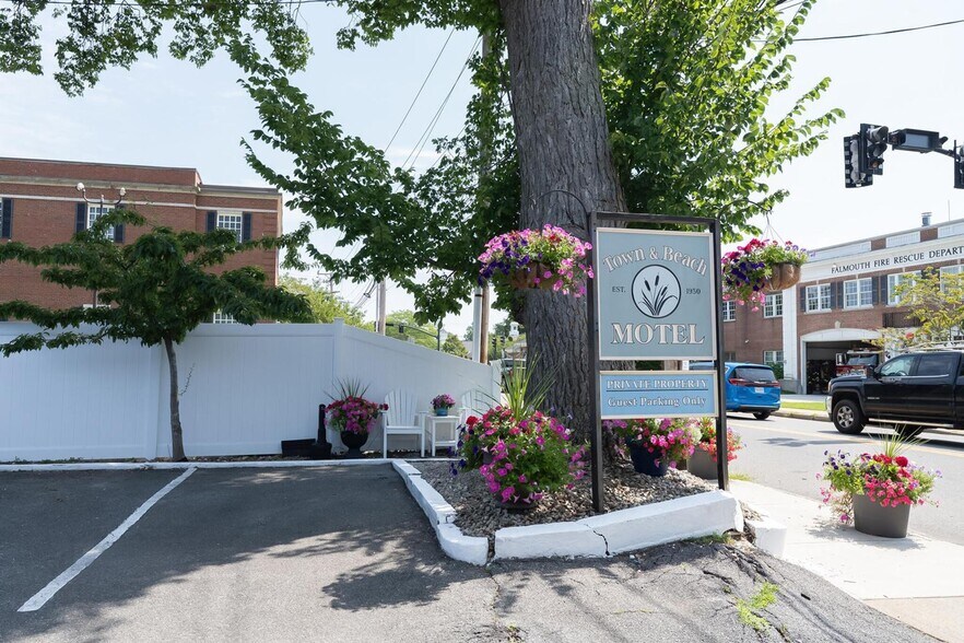 More Photos Of 382 Main St, Falmouth Hotel For Sale
