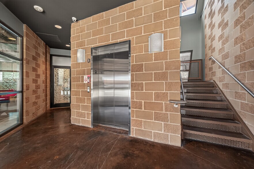 More Photos Of 4817 Main St, Houston Office For Lease