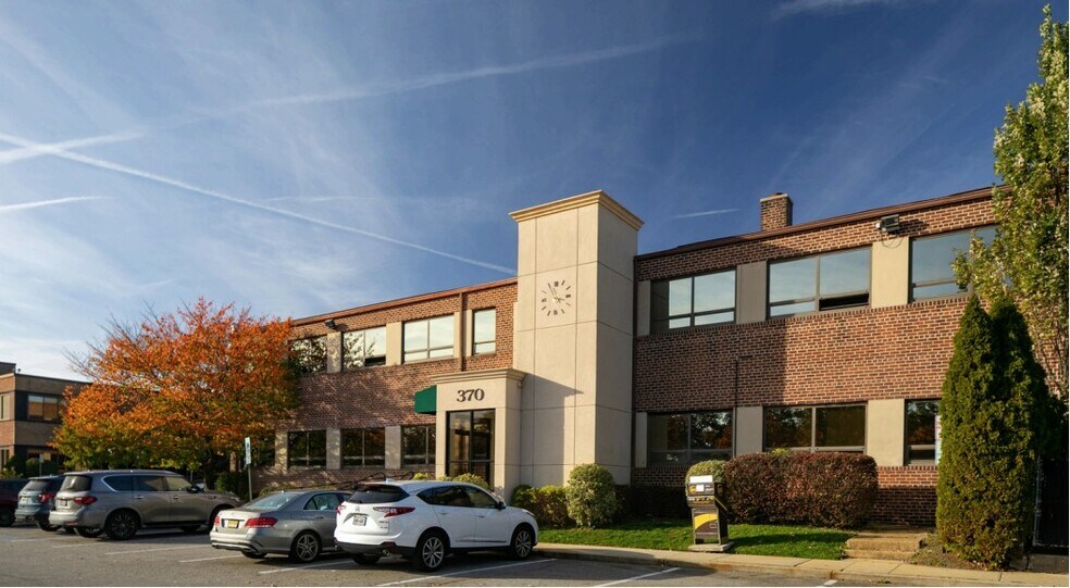 More Photos Of 370 Old Country Rd, Garden City Office For Sale