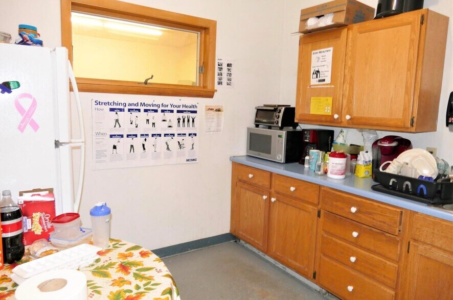 More Photos Of 25 Douglas Hwy, Lamoine Showroom For Sale