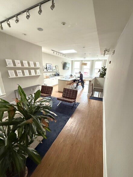 More Photos Of 413-415 8th St SE, Washington Storefront Retail Office For Lease