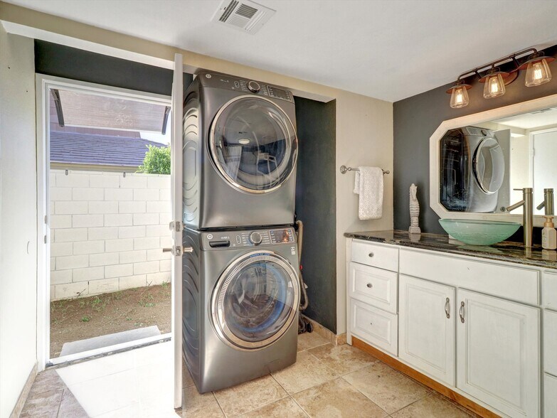 More Photos Of 525 S Thornhill Rd, Palm Springs Apartments For Sale