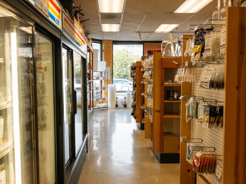 More Photos Of 212-234 SE 12th Ave, Portland Warehouse For Sale