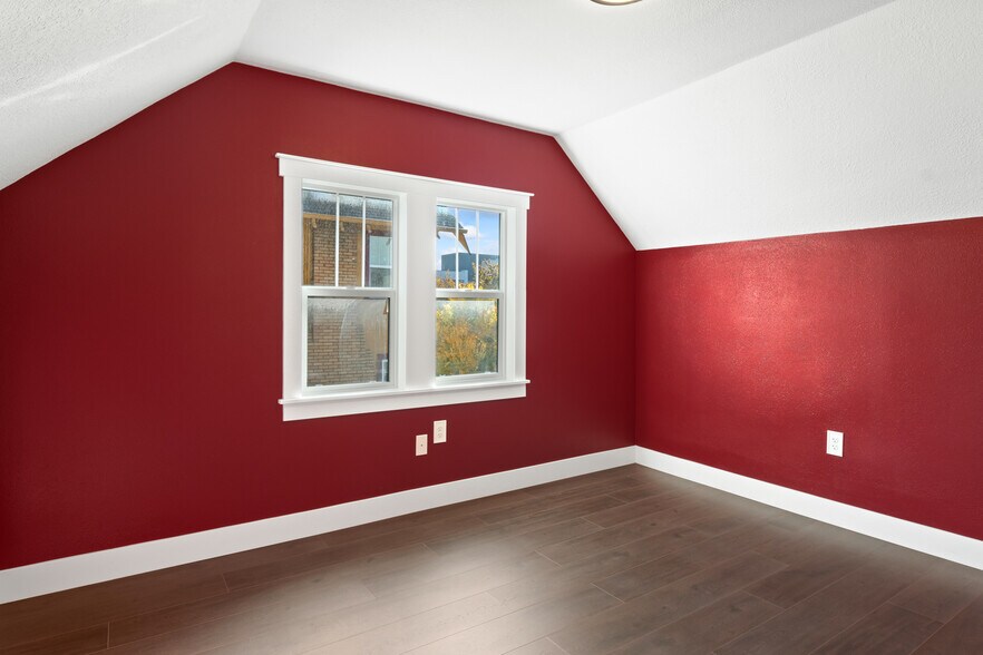 More Photos Of 3033 NE Broadway St, Portland Office Residential For Sale