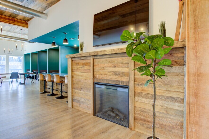 More Photos Of 192 E Main Ave, Sisters Coworking Space