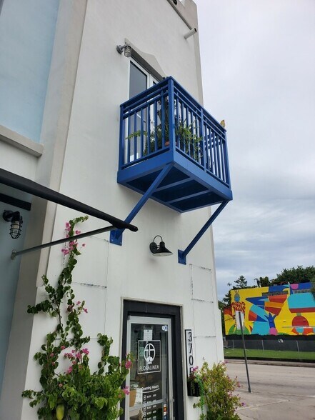 More Photos Of 3386 S Douglas Rd, Miami Freestanding For Sale