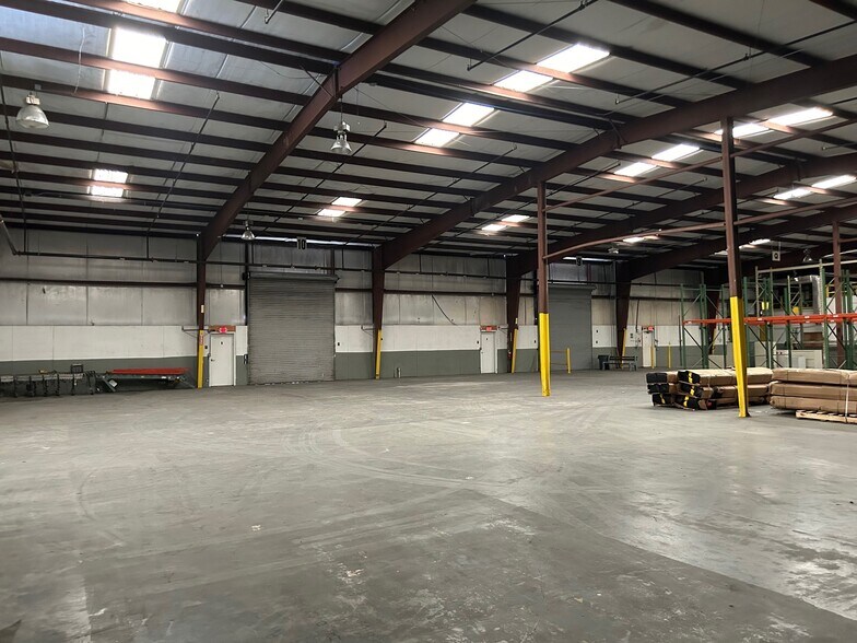 More Photos Of 2117 McMillan St, Auburn Warehouse For Lease