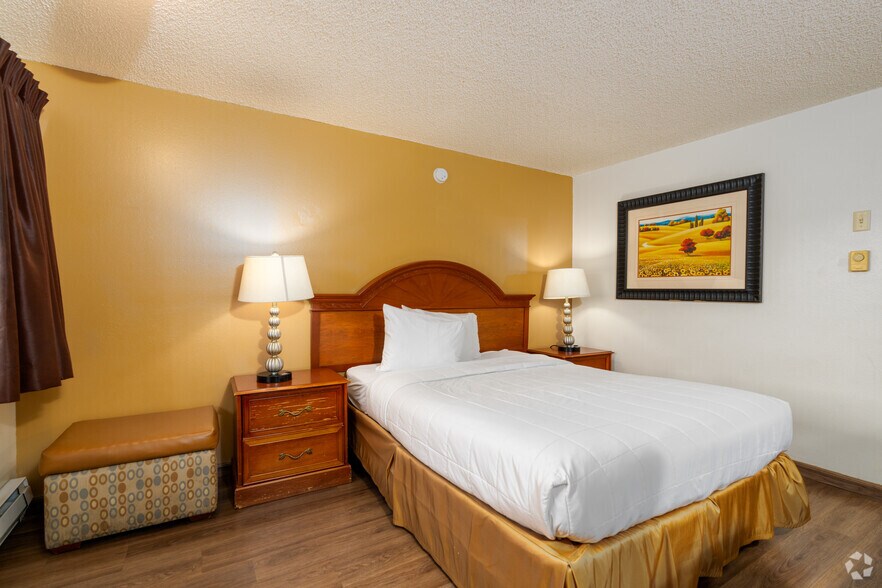 More Photos Of 408 Yakima Valley Hwy, Sunnyside Hotel For Sale