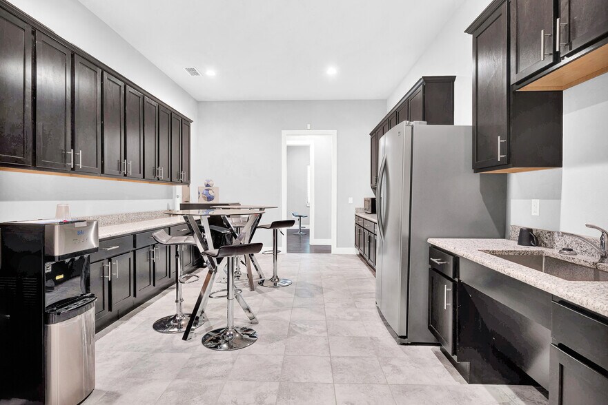 More Photos Of 4425 Plano Pkwy, Carrollton Office For Lease