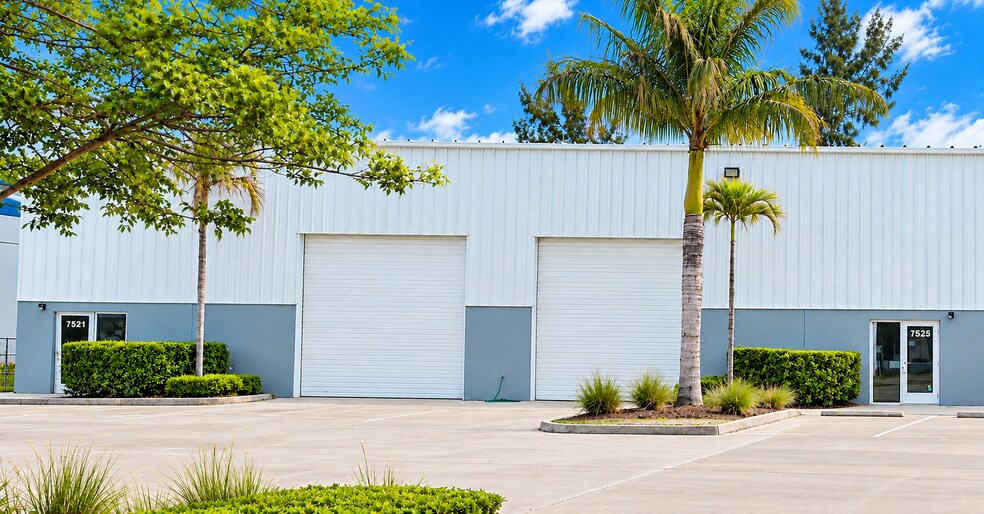 More Photos Of 7521-7541 SW Jack James Dr, Stuart Warehouse For Lease