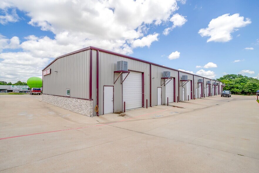 More Photos Of 6050 E Highway 67, Alvarado Storefront Retail Office For Lease