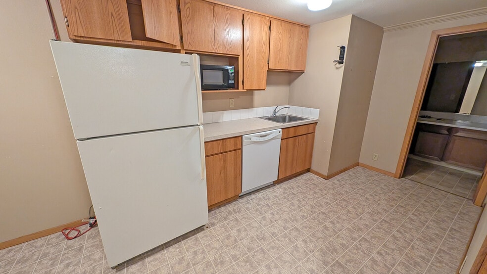 More Photos Of 126 NE 2nd Ave, Hillsboro Storefront For Sale