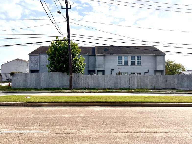 Primary Photo Of 8807 Bissonnet St, Houston Apartments For Sale