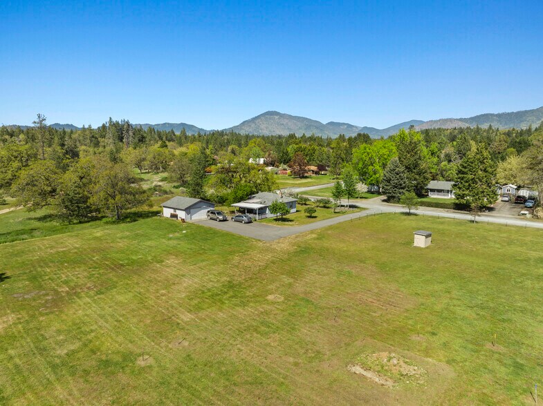 More Photos Of 387 Tavis Dr, Merlin Manufactured Housing Mobile Home Park For Sale