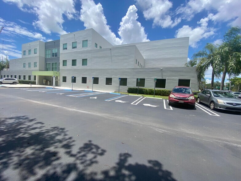 More Photos Of 7900 NW 154th St, Miami Lakes Office For Lease