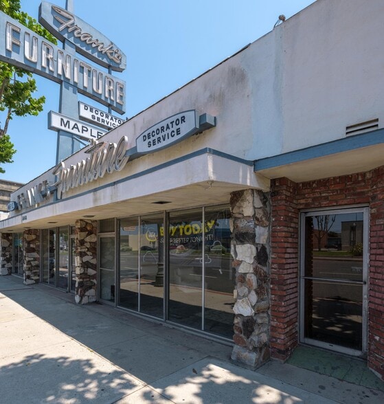 More Photos Of 16414-16424 Hawthorne Blvd, Lawndale Storefront For Sale