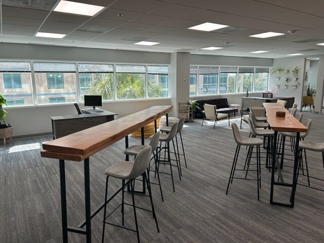 More Photos Of 1819 Main St, Sarasota Office Residential For Lease