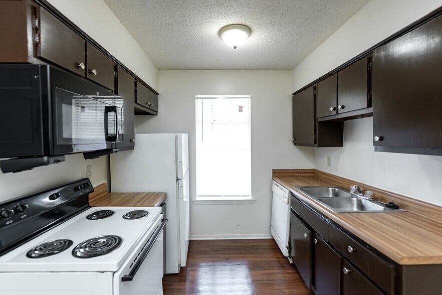 More Photos Of 3417-3443 Spottswood Ave, Memphis Apartments For Sale