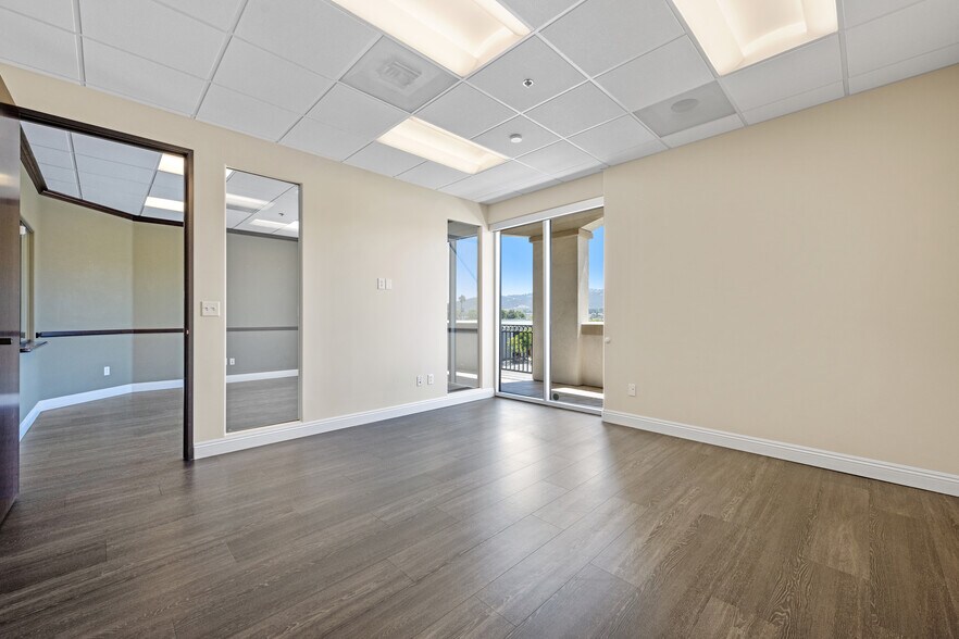 More Photos Of 950 Boardwalk, San Marcos Office For Sale