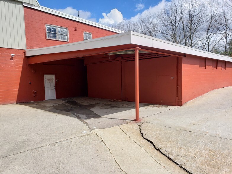More Photos Of 33 Elm St, Merrimack Warehouse For Lease