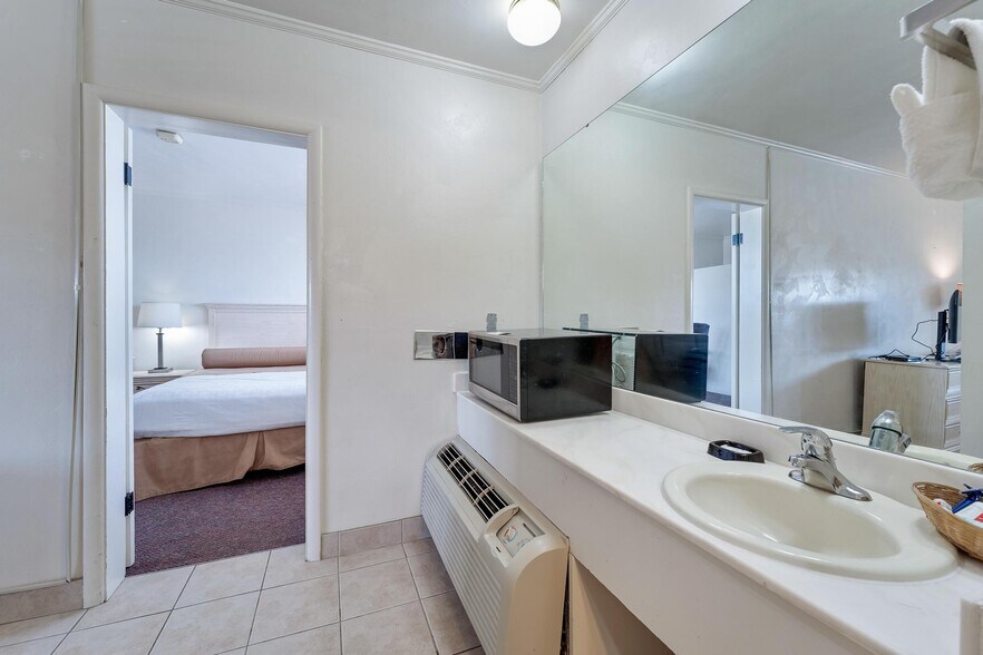 More Photos Of 423 W Main St, Vernal Hotel For Sale