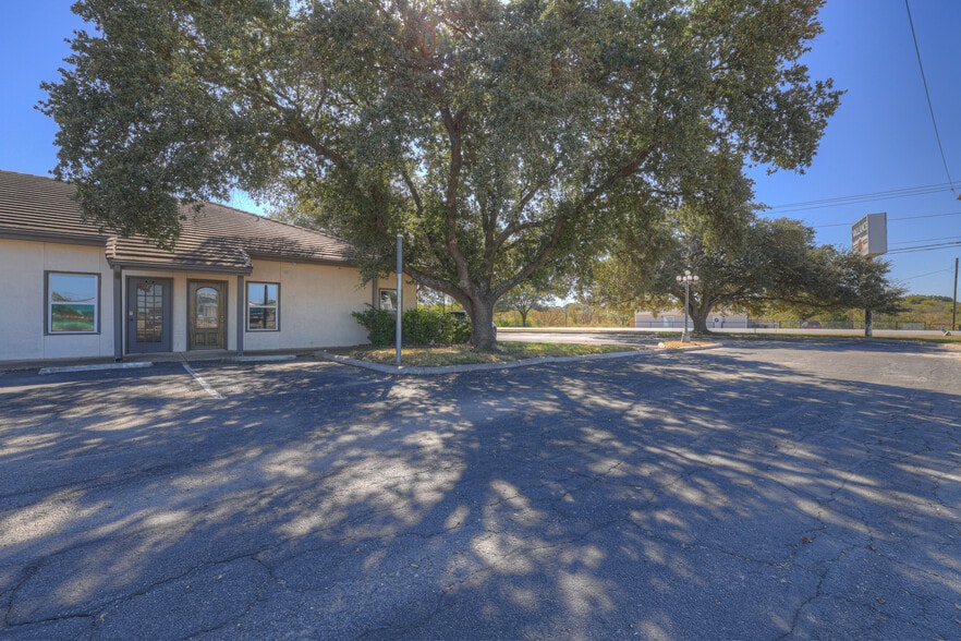 More Photos Of 3 Commercial Pl, Schertz Office For Lease