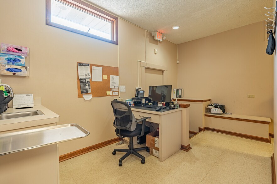 More Photos Of 302 N Hammes Ave, Joliet Medical For Lease