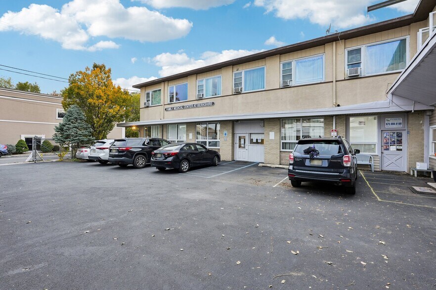 More Photos Of 99-105 Berkshire Ave, Paterson Office For Lease