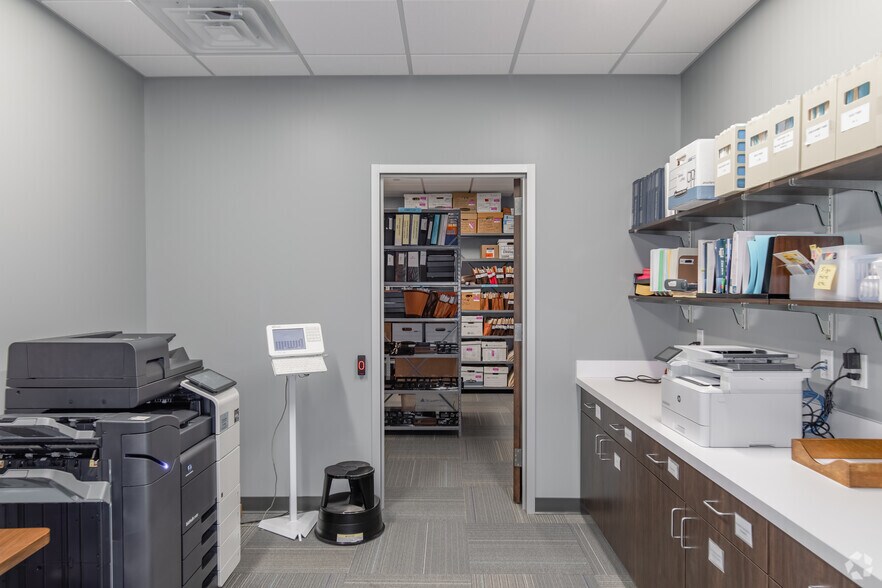 More Photos Of 300 Corporate Center Dr, Camp Hill Office For Lease