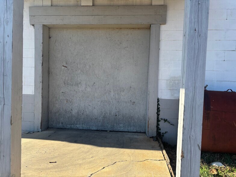 More Photos Of 835-839 Orange St, Bedford Light Distribution For Lease