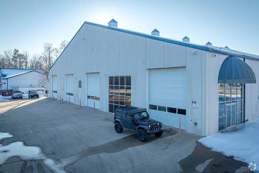 More Photos Of 225 Hess Rd, Grasonville Light Distribution For Sale