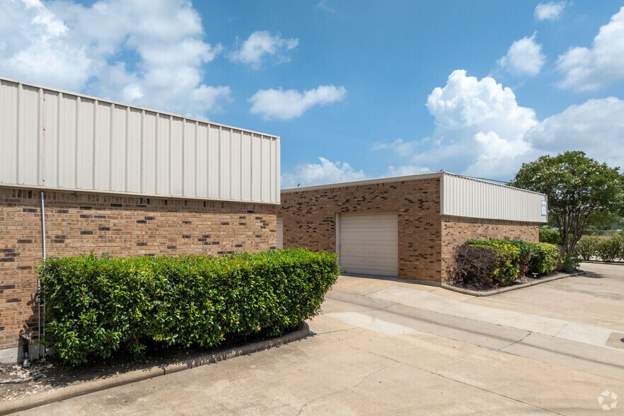 More Photos Of 8906 Wall St, Austin Unknown For Lease