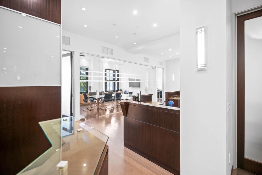 More Photos Of 1645 Vine St, Hollywood Loft Creative Space For Lease