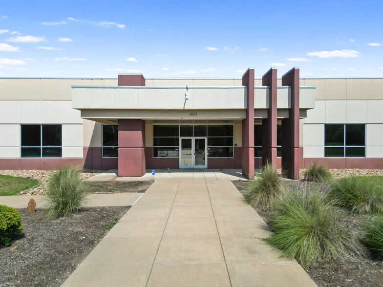 Primary Photo Of 3101 University Dr E, Bryan Loft Creative Space For Lease