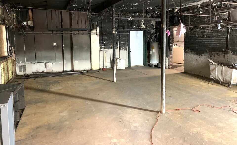 More Photos Of 1640 Northside Dr NW, Atlanta Storefront Retail Office For Sale