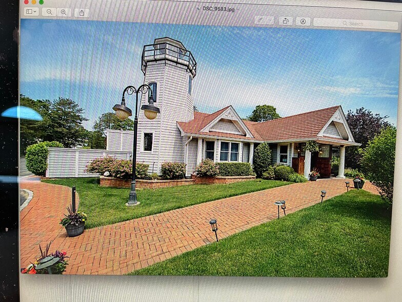 Primary Photo Of 322 W Montauk Hwy, Hampton Bays Restaurant For Sale