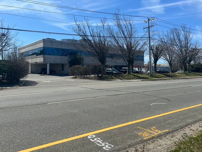 More Photos Of 4400 Veterans Memorial Hwy, Holbrook Office For Sale