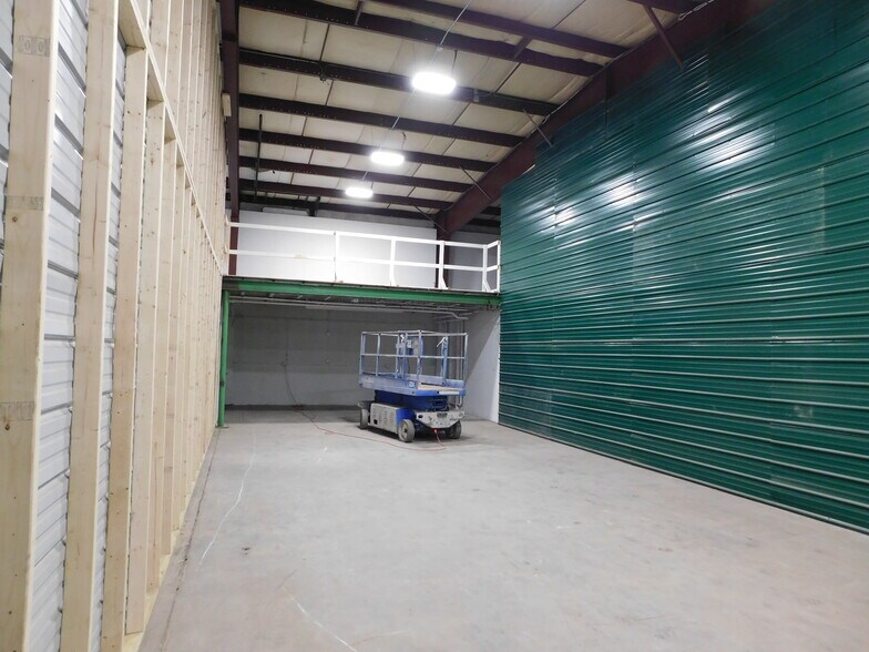 More Photos Of 42 Dorset Ln, Williston Manufacturing For Lease