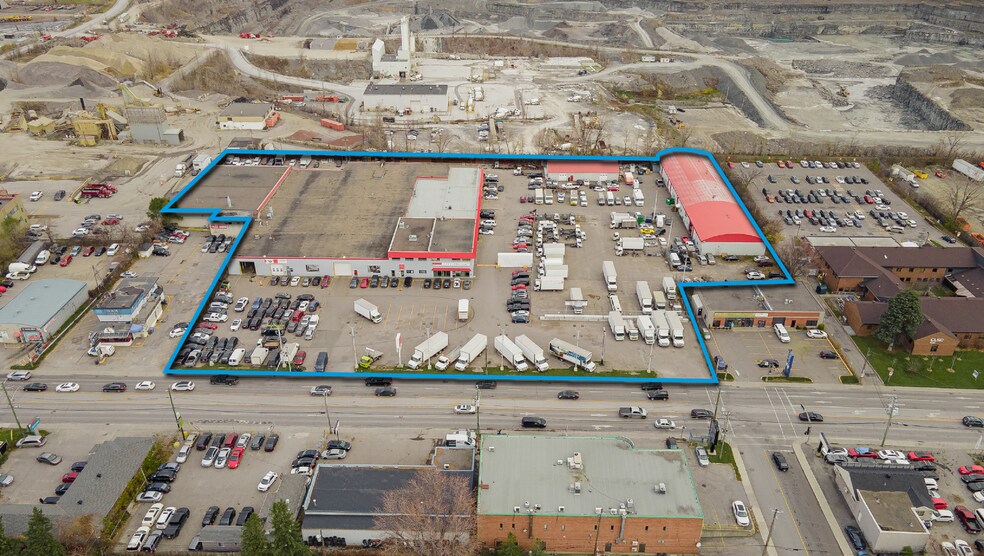 More Photos Of 1385 Boul Des Laurentides, Laval Warehouse For Sale