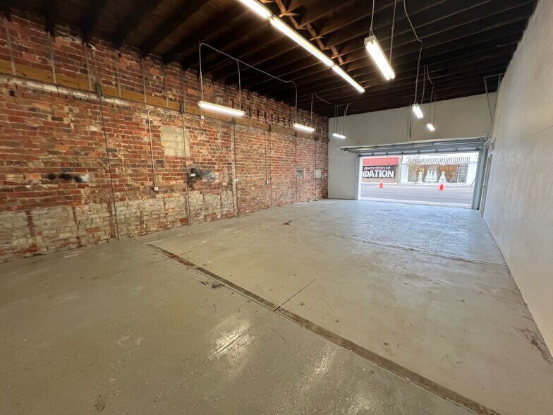 More Photos Of 2108 W Kennedy Blvd, Tampa Freestanding For Sale