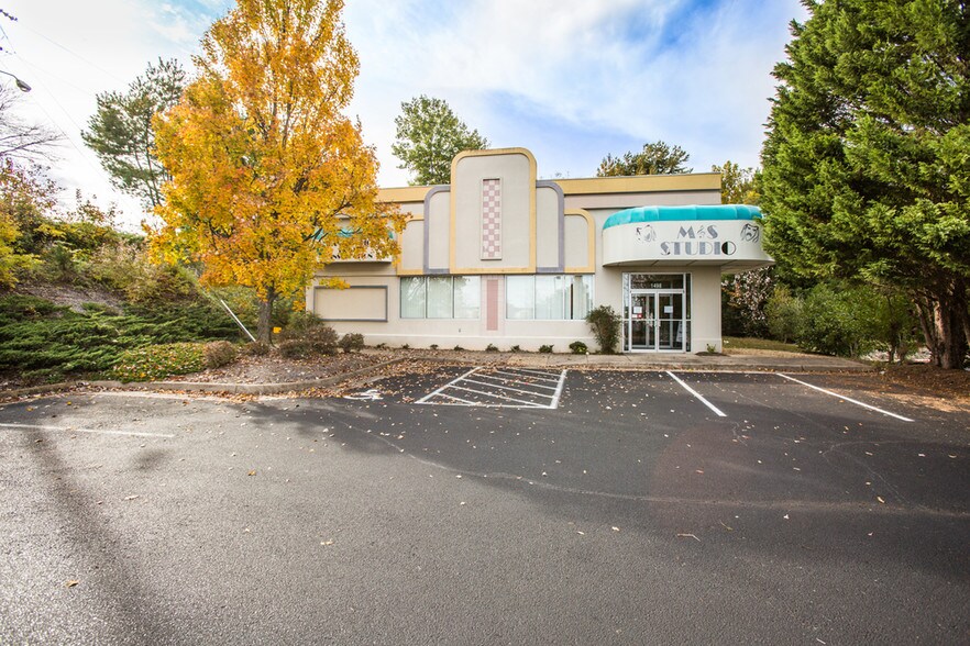 More Photos Of 1498 Central Park Blvd, Fredericksburg Freestanding For Sale