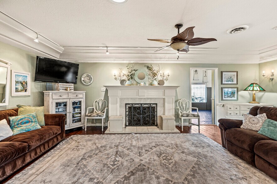 More Photos Of 906 E Commonwealth Ave, Fullerton Storefront For Sale