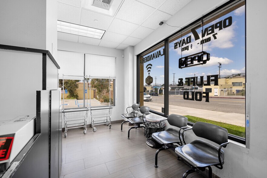 More Photos Of 6914 Foothill Blvd, Tujunga Freestanding For Sale