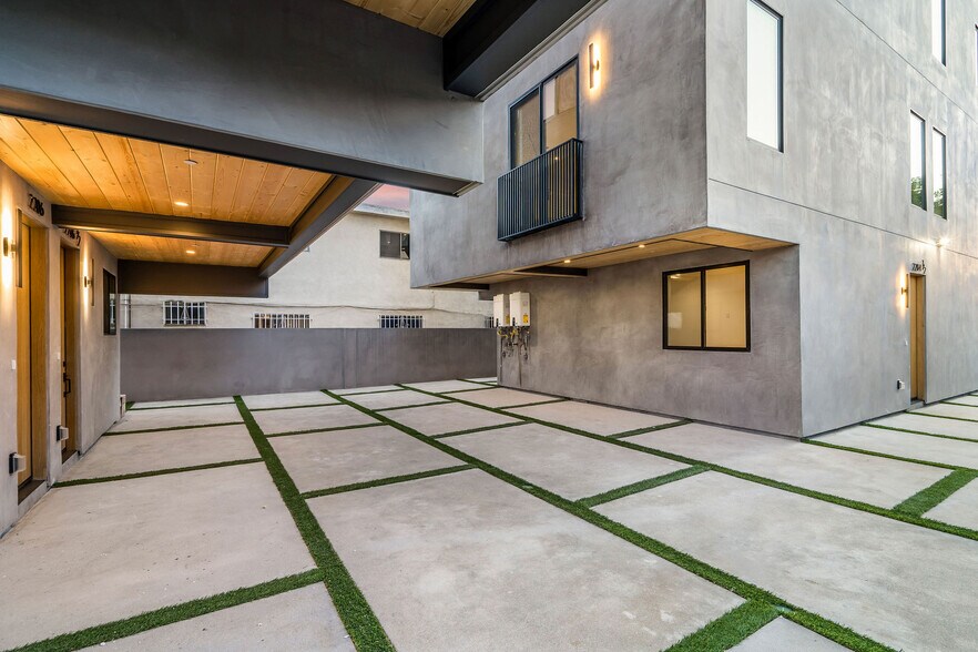 More Photos Of 2204 Carmona Ave, Los Angeles Apartments For Sale