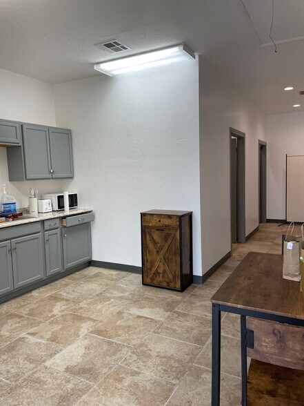 More Photos Of 10901 NE 23rd St, Oklahoma City Storefront Retail Office For Lease