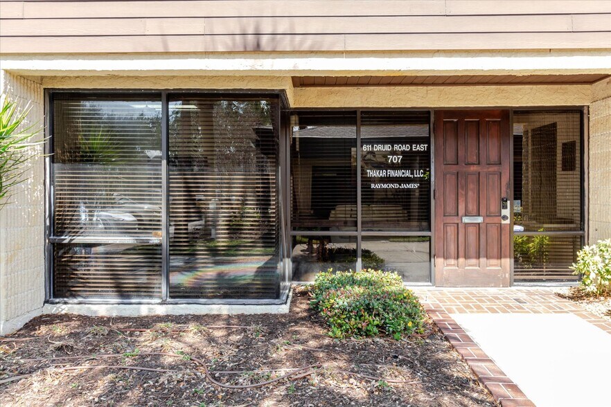 More Photos Of 611 Druid Rd E, Clearwater Office For Sale